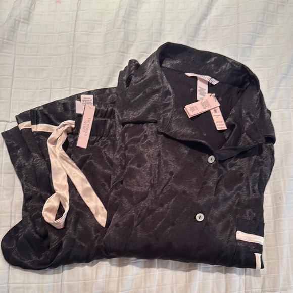 Black Satin Button-Up Shirt - Picture 2 of 3